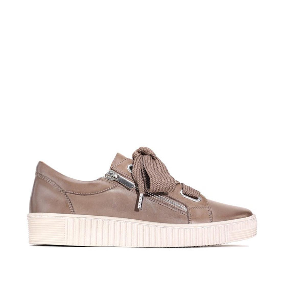 EOS Jovi Leather Trainer Nocciola in taupe, a comfy sneaker with braided laces, side zip, and off-white sole, perfect for kids. ksnz
