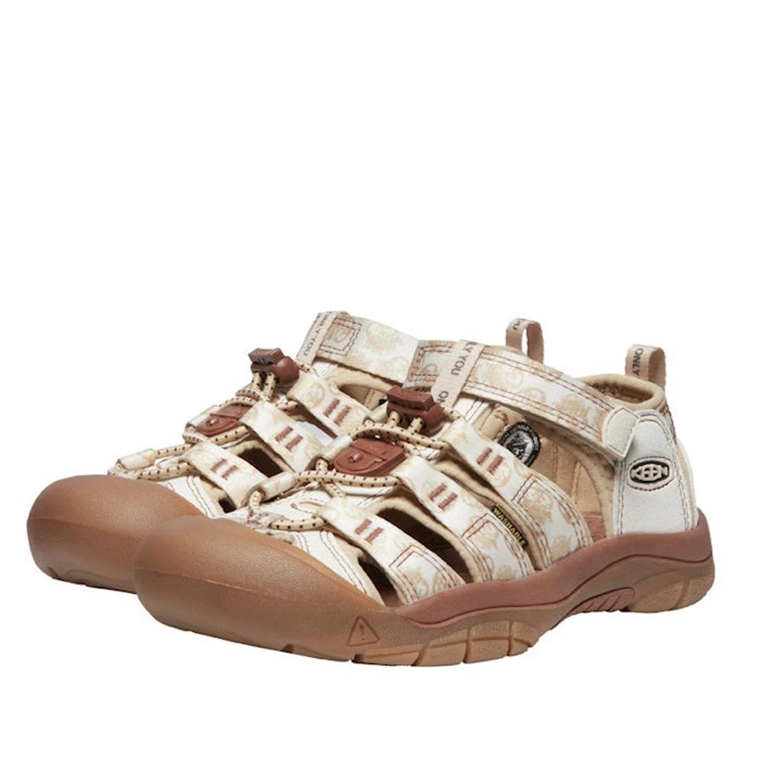 Keen Kids Newport Youths sandals in Smokey Bear/Smores, with easy bungee closures, grippy soles, and tough patterned uppers. ksnz