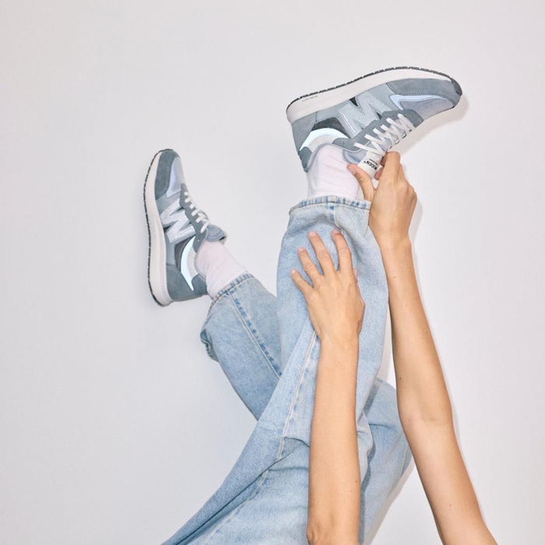 A cozy look with light blue jeans and Woden Rigmor Reflective Women's Grey Multi sneakers, featuring laces, cushioned sole, and eco-friendly materials. ksnz, 5713326601046, 5713326601053, 5713326601060