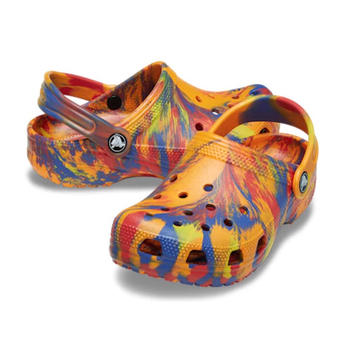 The Crocs Kids - Marbled Clog Sandal Orange Zing Youths features a bold marbled pattern with ventilation holes and an adjustable heel strap for comfort and style.