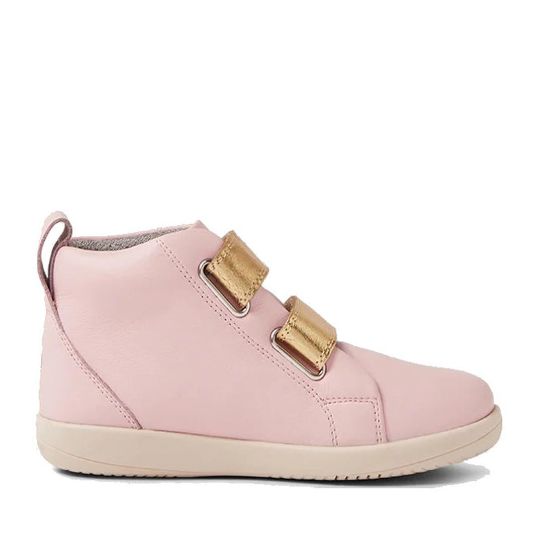 The Bobux KP Grass Court High II Boot Ballet Pink Juniors is a kids’ leather high-top sneaker in light pink with two metallic gold straps, a heel pull tab, and a beige sole, shown from the side on a white background., 9420074831040, 9420074831057, 9420074