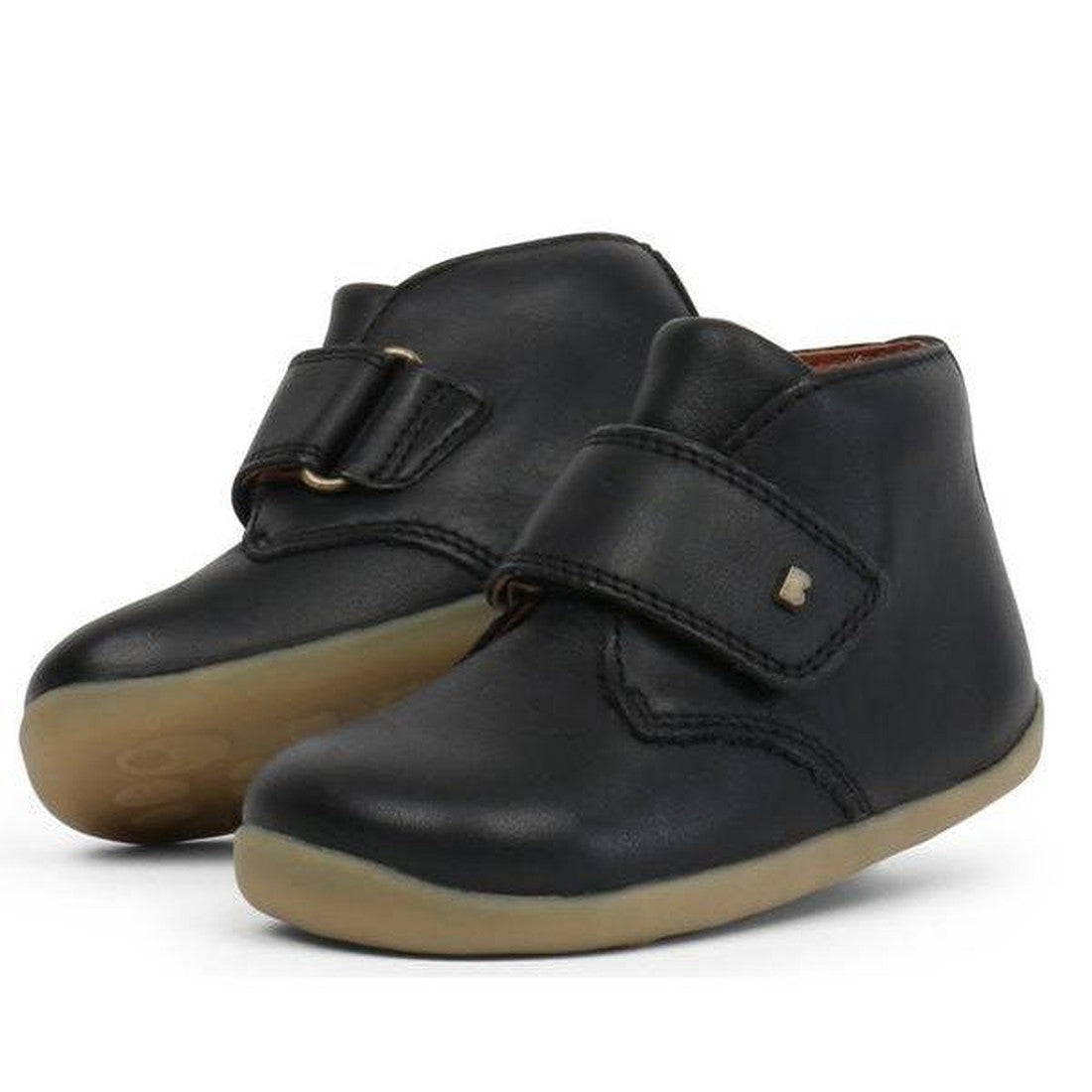 Bobux Step Up Desert Boot Black 724819A features soft black leather, easy Velcro closure, and sturdy brown soles—perfect for new walkers.  ksnz