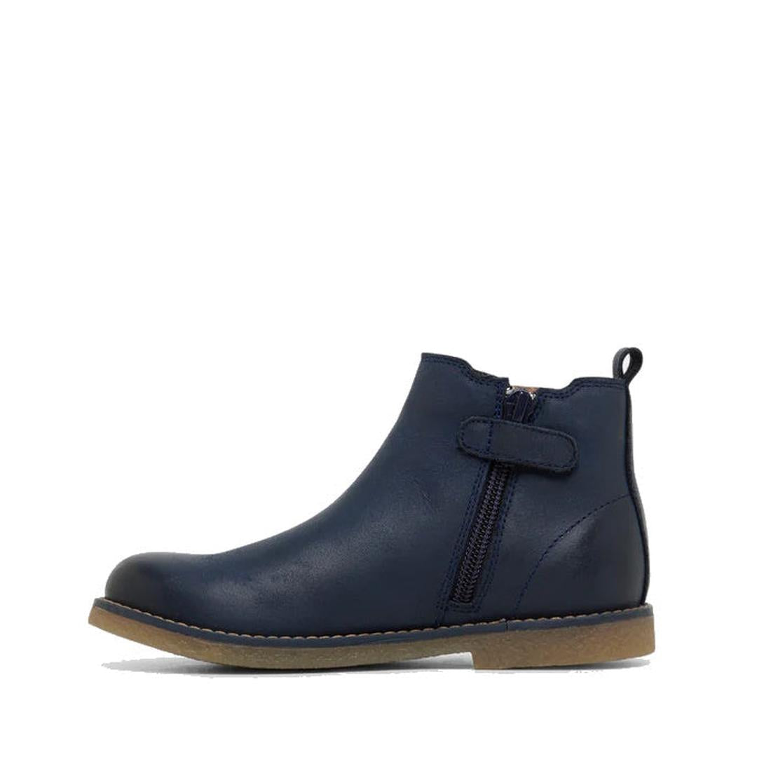 The Clarks Kids Chelsea II Youths Leather Boot in navy leather features a side zipper, back pull tab, decorative strap, and light brown flat sole, shown on a white background., 9336078964427, 9336078964434, 9336078964441, 9336078964458, 9336078964465, 933