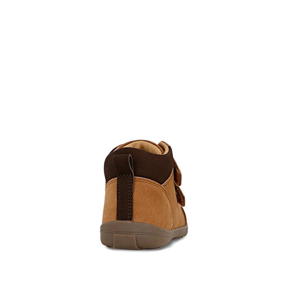 The Clarks Kids Max Leather Boot Tan is shown from the back against a white background, featuring tan leather, a dark brown padded collar with pull tab, textured rubber sole, smooth heel design, and an adjustable fit for kids., 36319, 9336078984753, 93360