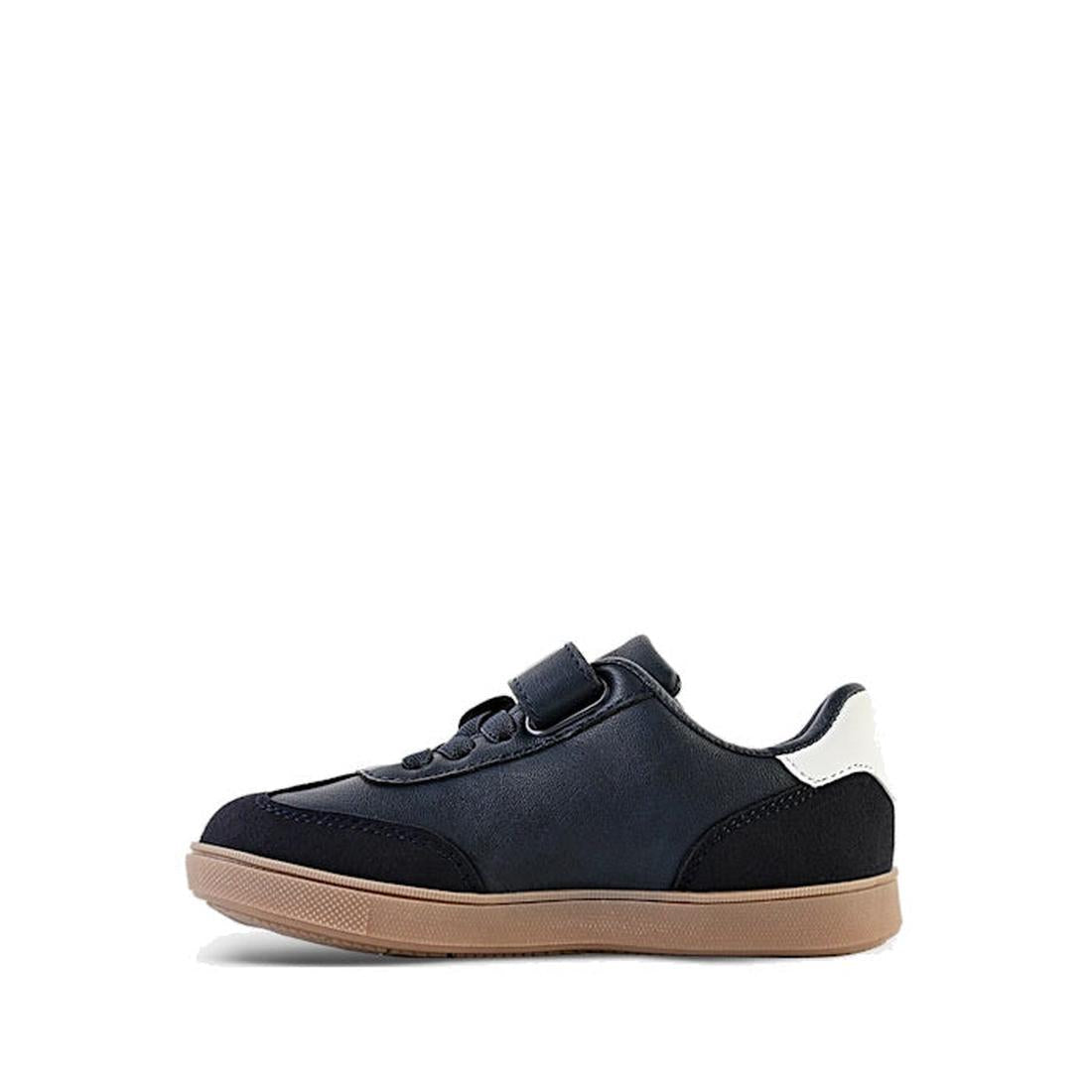 Navy blue size view of Clarks jasper children's shoe with a white sole on a white background.,
9336078583031,
9336078583055,
9336078583079,
9336078583093,
9336078583116,
9336078583130,
9336078583154,
9336078583178,
9336078583192,, 9336078583031, 933607858