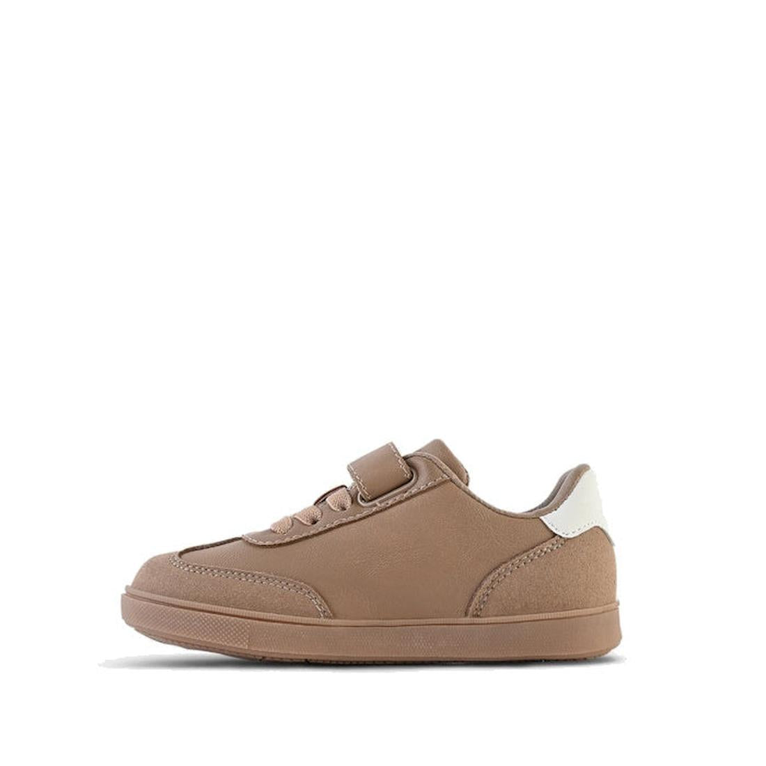Side view, Clarks Jasper Brown children's shoe with a white sole on a white background.,
9336078583475,
9336078583499,
9336078583512,
9336078583536,
9336078583550,
9336078583574,
9336078583598,
9336078583611,
9336078583635,
9336078583659,
9336078583673,, 