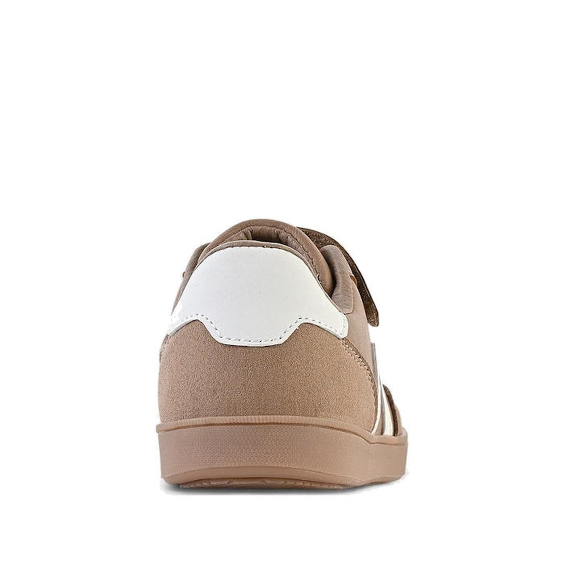 Clarks Jasper Tan sneaker with white heel tab on a white background.,
9336078583475,
9336078583499,
9336078583512,
9336078583536,
9336078583550,
9336078583574,
9336078583598,
9336078583611,
9336078583635,
9336078583659,
9336078583673,, 9336078583475, 9336