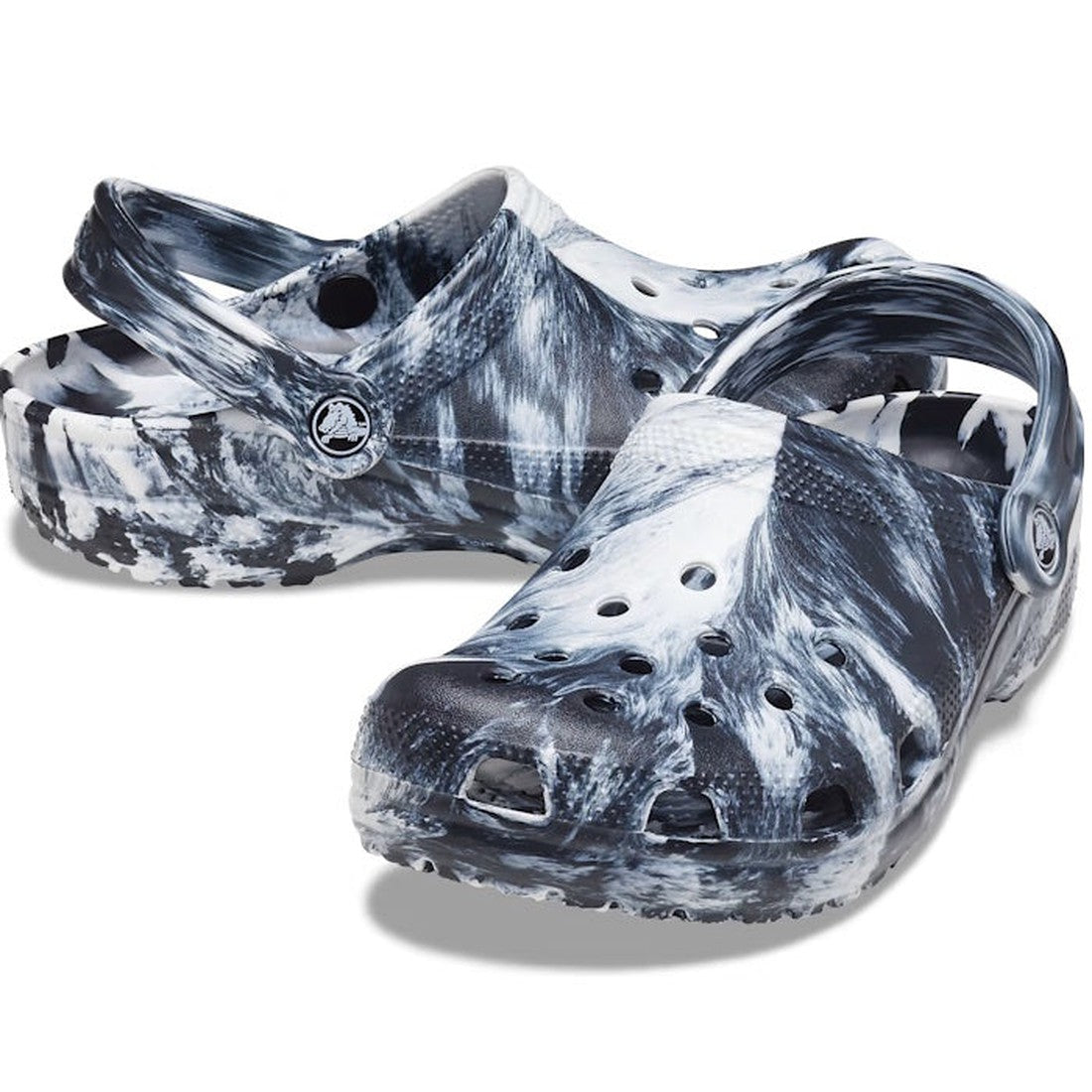 Crocs Classic Marbled Clog for adults in black and white, with airy holes, cushy sole, and secure pivot strap—great everyday comfort.  ksnz