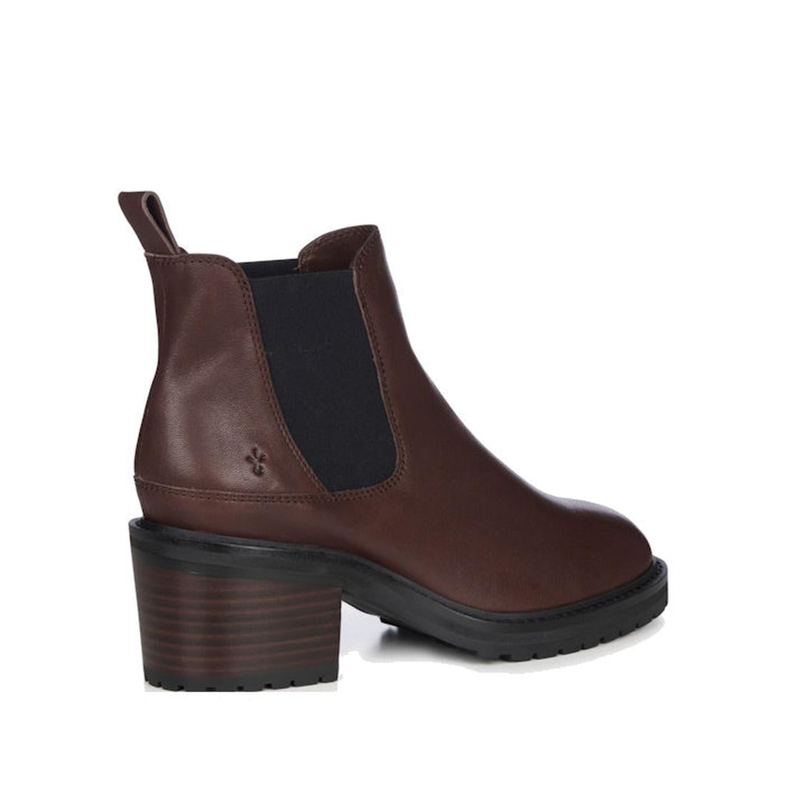 Heel to front view of the roght foot of an EMU Clara waterproof boot showing the small embossed EMU logo on the heel and the elastic gusset on the outer foot. The stacked block sole is dark brown.,
9330071962190,
9330071962220,
9330071962206,
933007196221