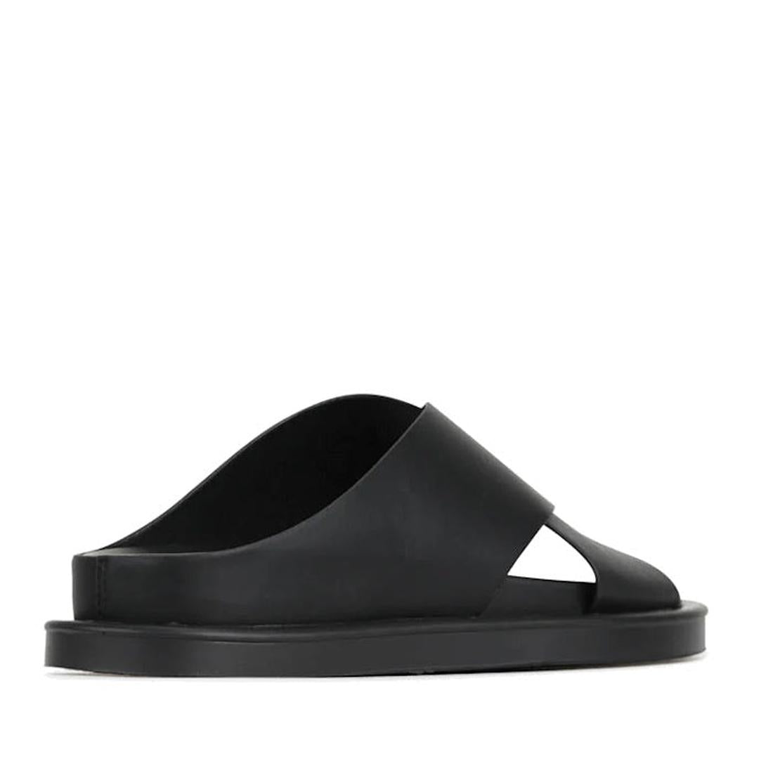 The inner foot and heel view of the Los Cabos Alara Black sandal on a white background. Showing the slight rise in the hight of the heel.
9321191150123,
9321191150130,
9321191150147,
9321191150154,
9321191150161,
9321191150178,
, 9321191150123, 9321191150