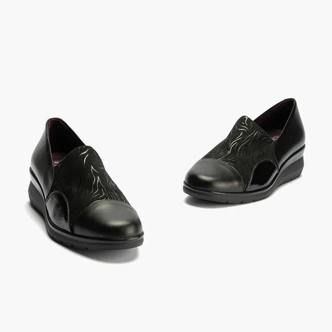 The Pitillos Womens Lycra and Patent Leather Shoe 10731, a comfy black slip-on with a supportive sole and removable insole, is shown.  ksnz, 8445191655554, 8445191655561, 8445191655578, 8445191655585